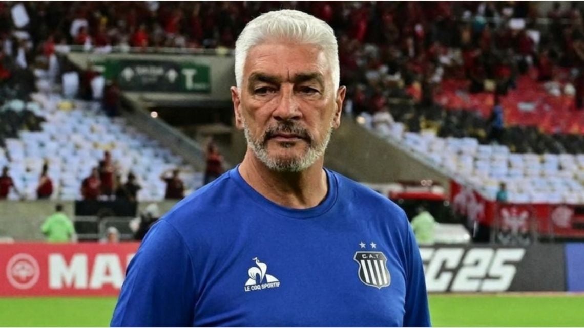 Talleres se hunde en La Bombonera y De Felippe les canta la justa a los que putean desde la tribuna