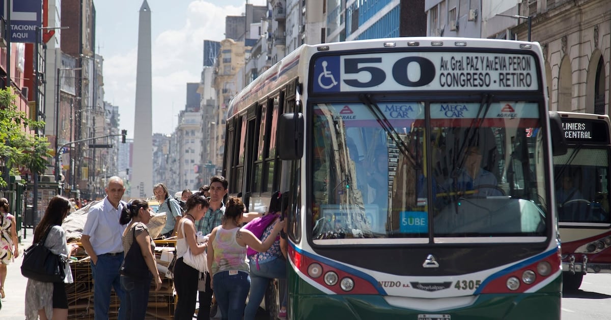 Colectivos del AMBA: las cámaras empresarias amenazan con recortar frecuencias si no se actualizan los subsidios