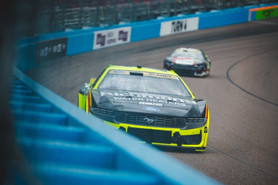 Blaney voló en Phoenix y mandó a Larson al fondo: el campeonato se enciende