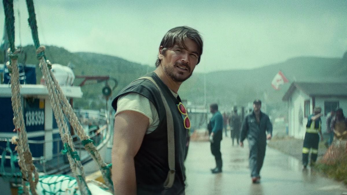Pescar en la niebla: Josh Hartnett se interna en un pueblo donde el mar se puso bravo y Netflix cuenta los millones