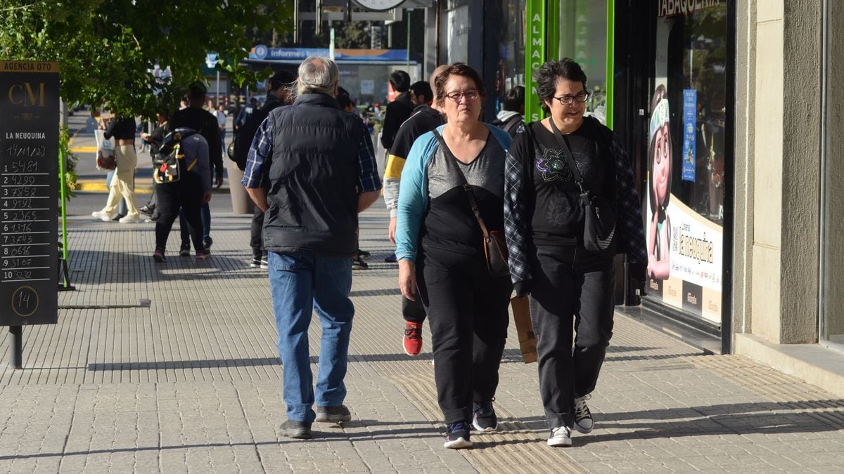 Una mamá menos pensada: el ticket del Día de la Madre en Neuquén subió a 75.000 pesos y aun así se vendieron menos regalos