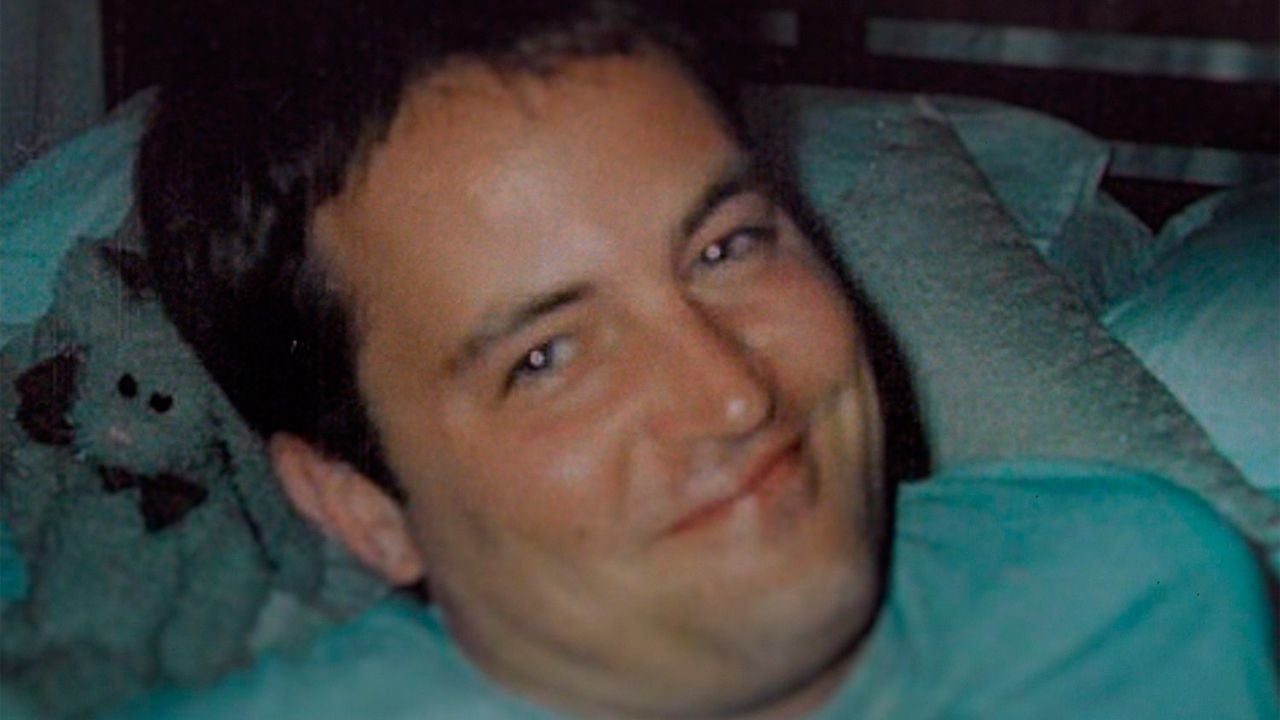 La vida de Matthew Perry, más allá de Chandler: el documental que reúne a su círculo íntimo